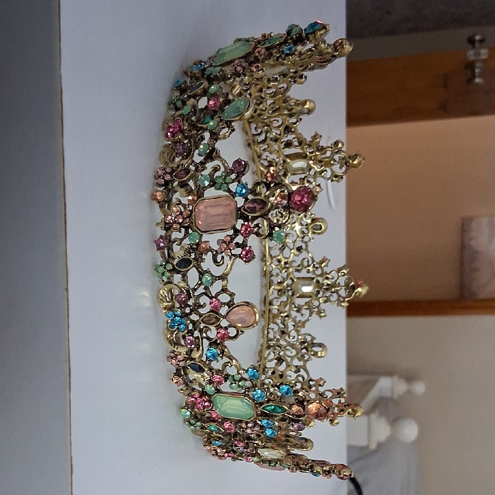 Elegant Gold Tone and Multicolor Gemstone Crown